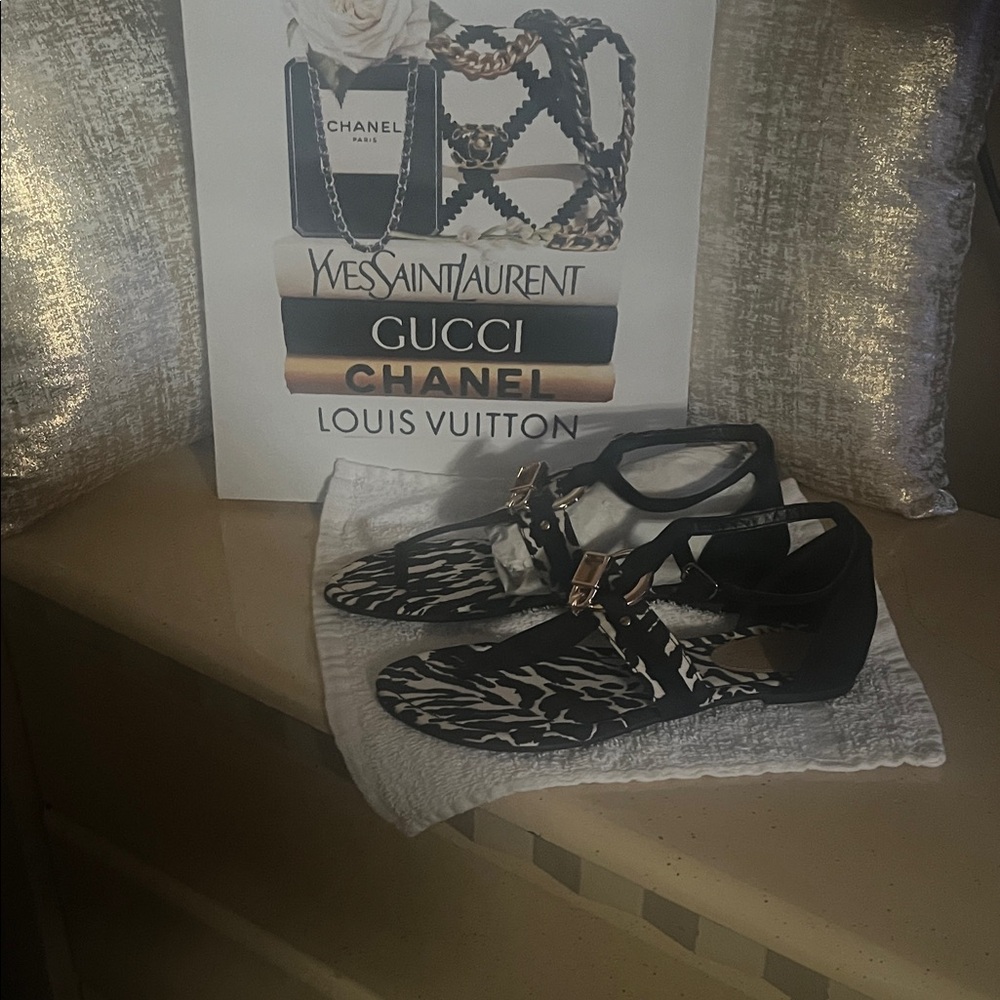 Shoe Dazzle Black and White Sandals